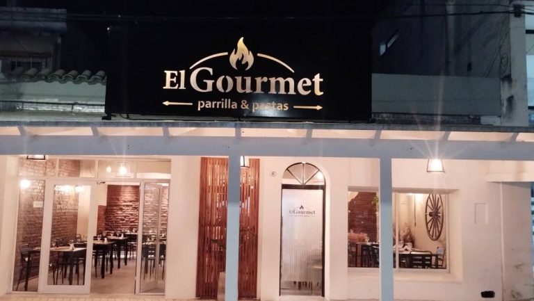 Inauguración Gourmet en Las Varillas parrilla y pastas local Andres y Fabia