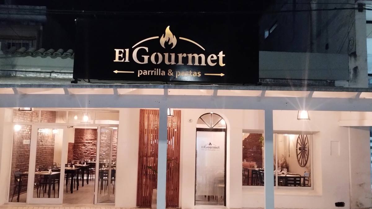 Inauguración Gourmet en Las Varillas parrilla y pastas local Andres y Fabia