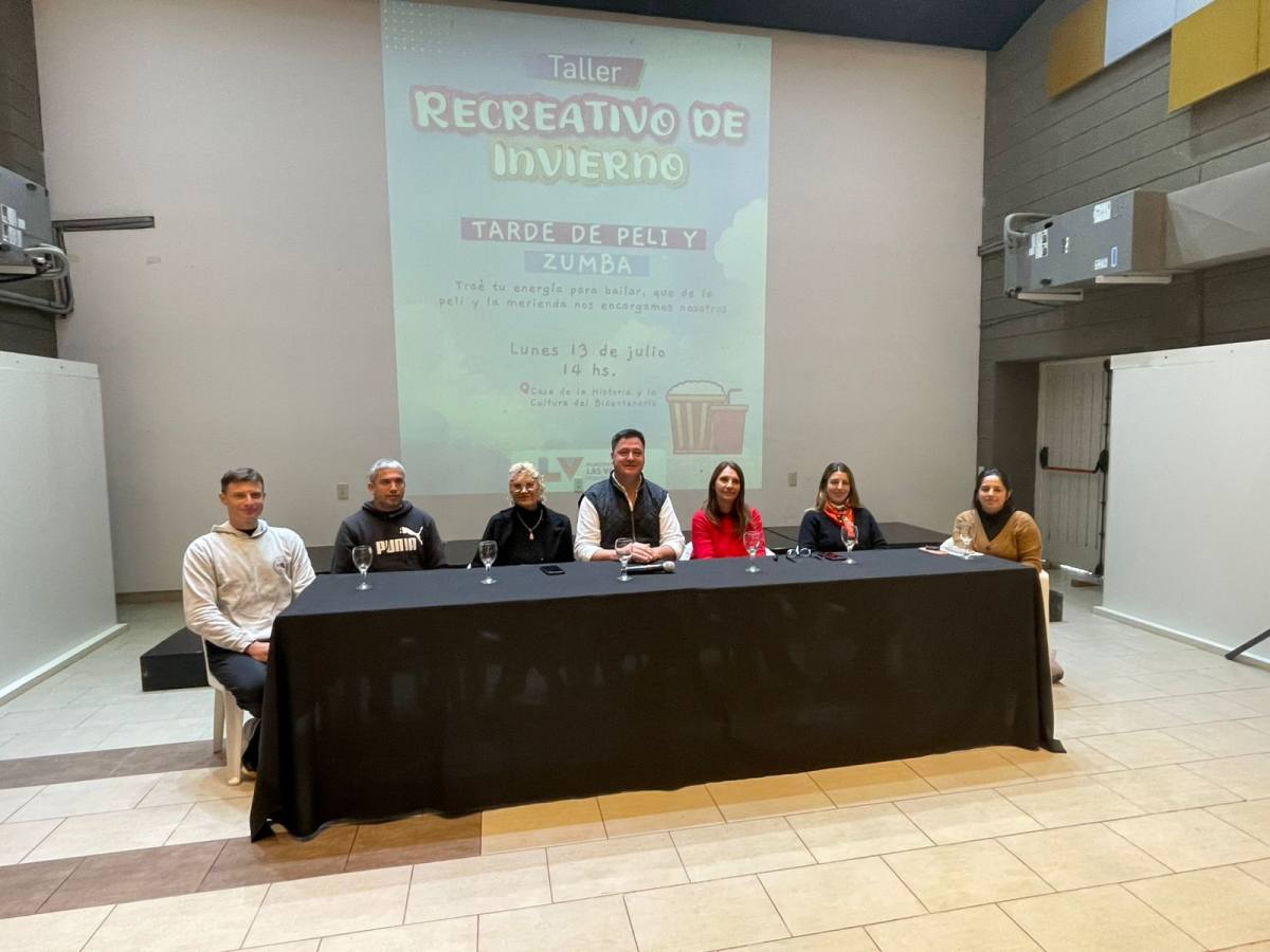 Conferencia de prensa de las autoridades municipales de Las Varillas presentando el Taller Recreativo de Invierno 2026