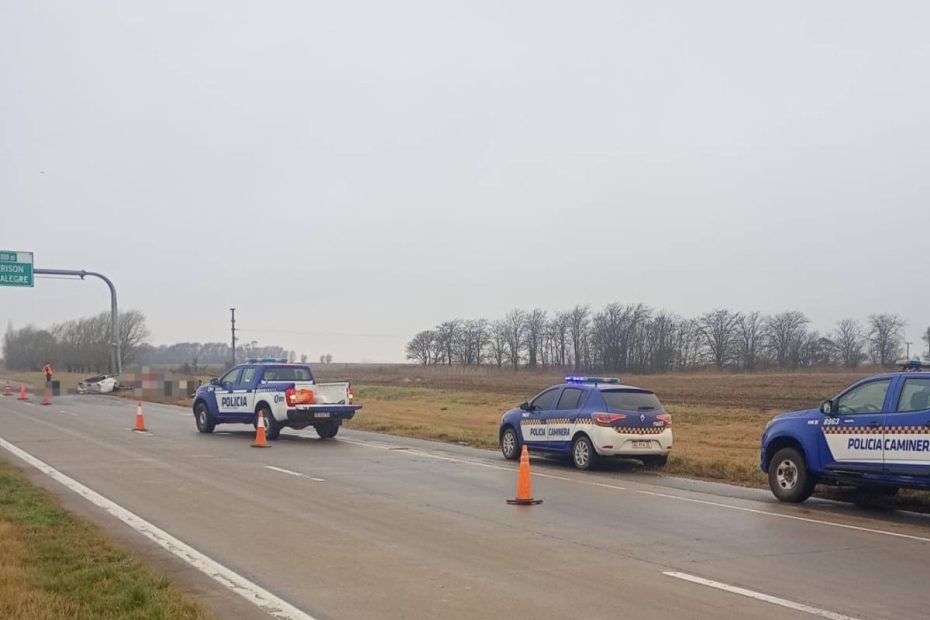 Tragedia Autopista Córdoba Rosario. Vuelco de camioneta, tres muertos